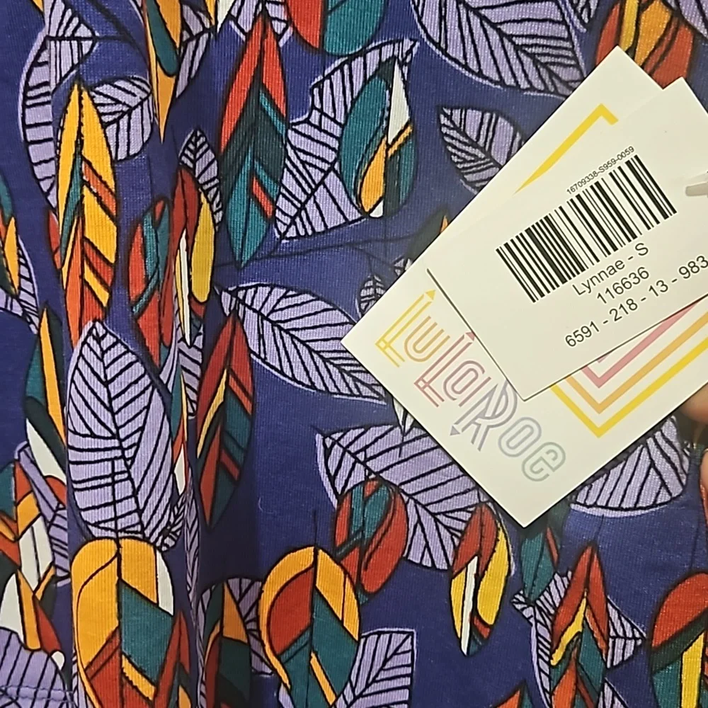 LuLaRoe Lynnae small Long Sleeve T-Shirt - Picture 2 of 5